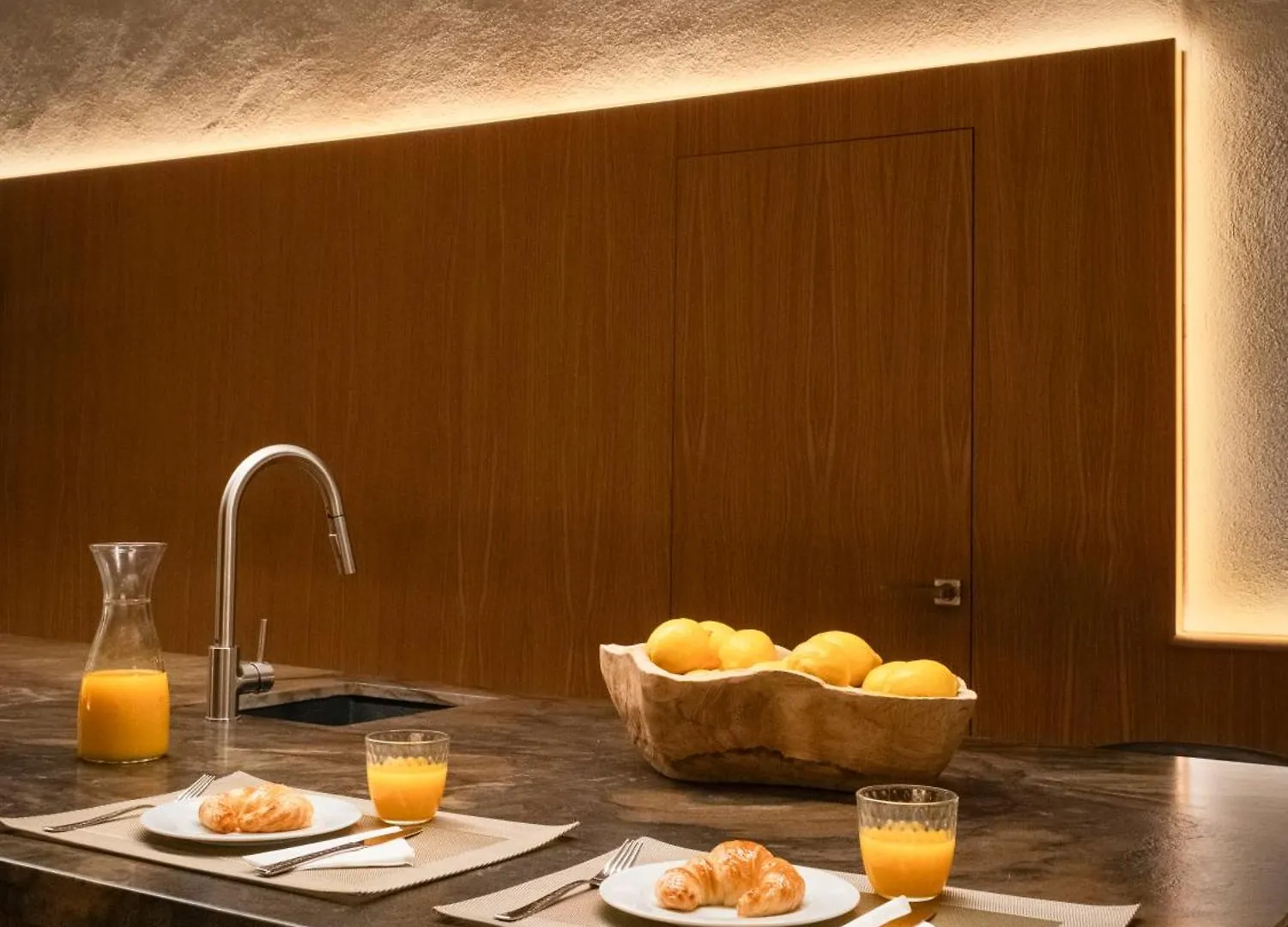 City Center - Avenue Luxury Apartment - Private Free Parking Seville