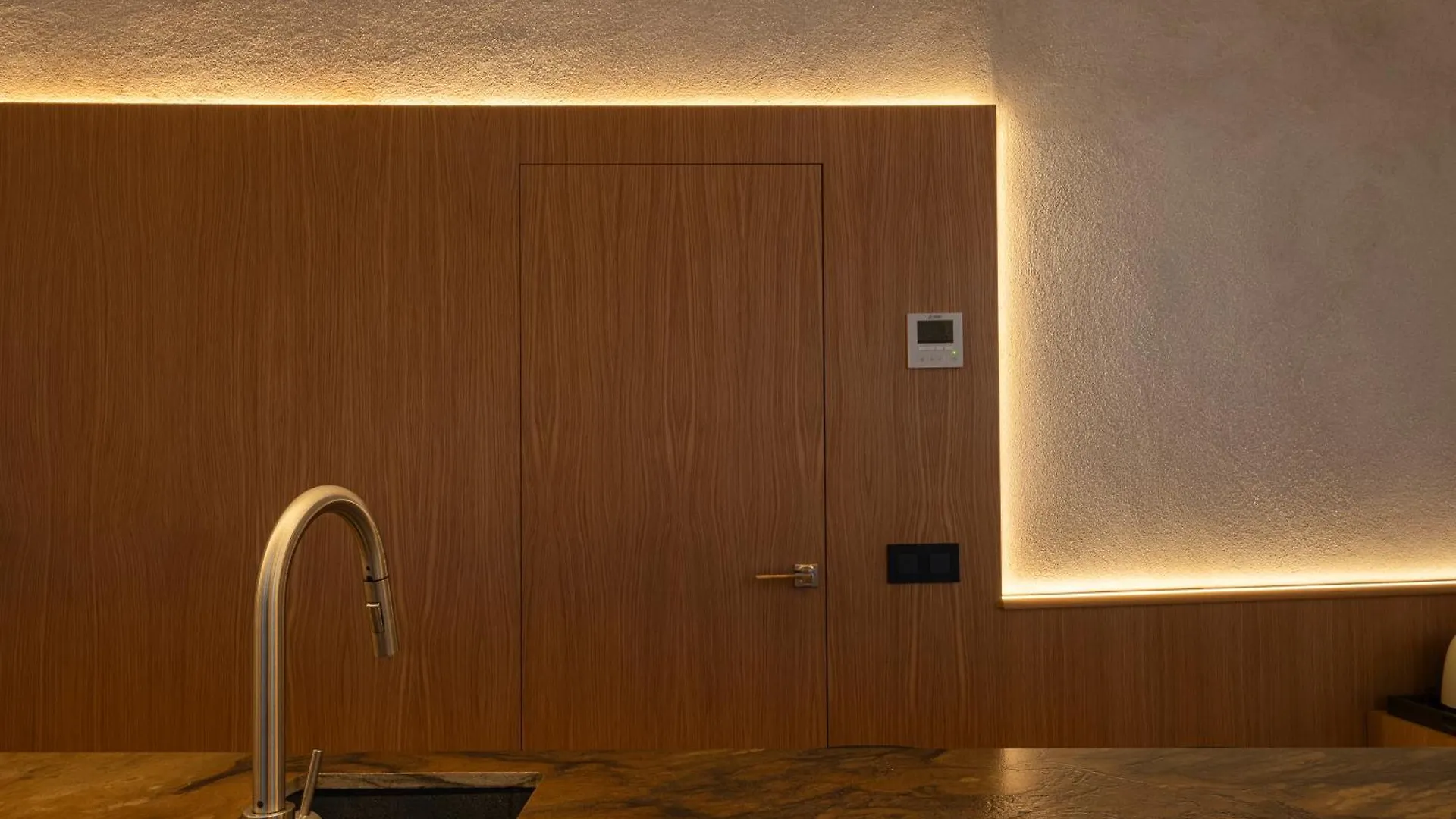 City Center - Avenue Luxury Apartment - Private Free Parking Seville