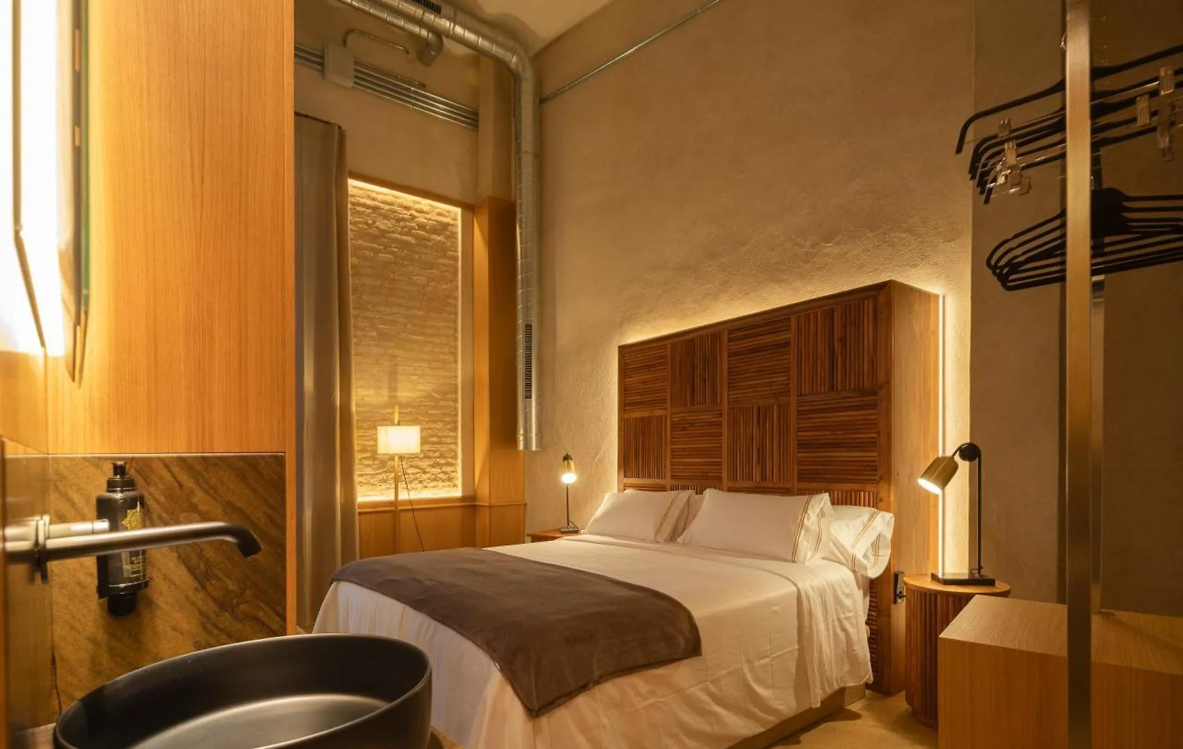 City Center - Avenue Luxury Apartment - Private Free Parking Seville 0*,  Spain